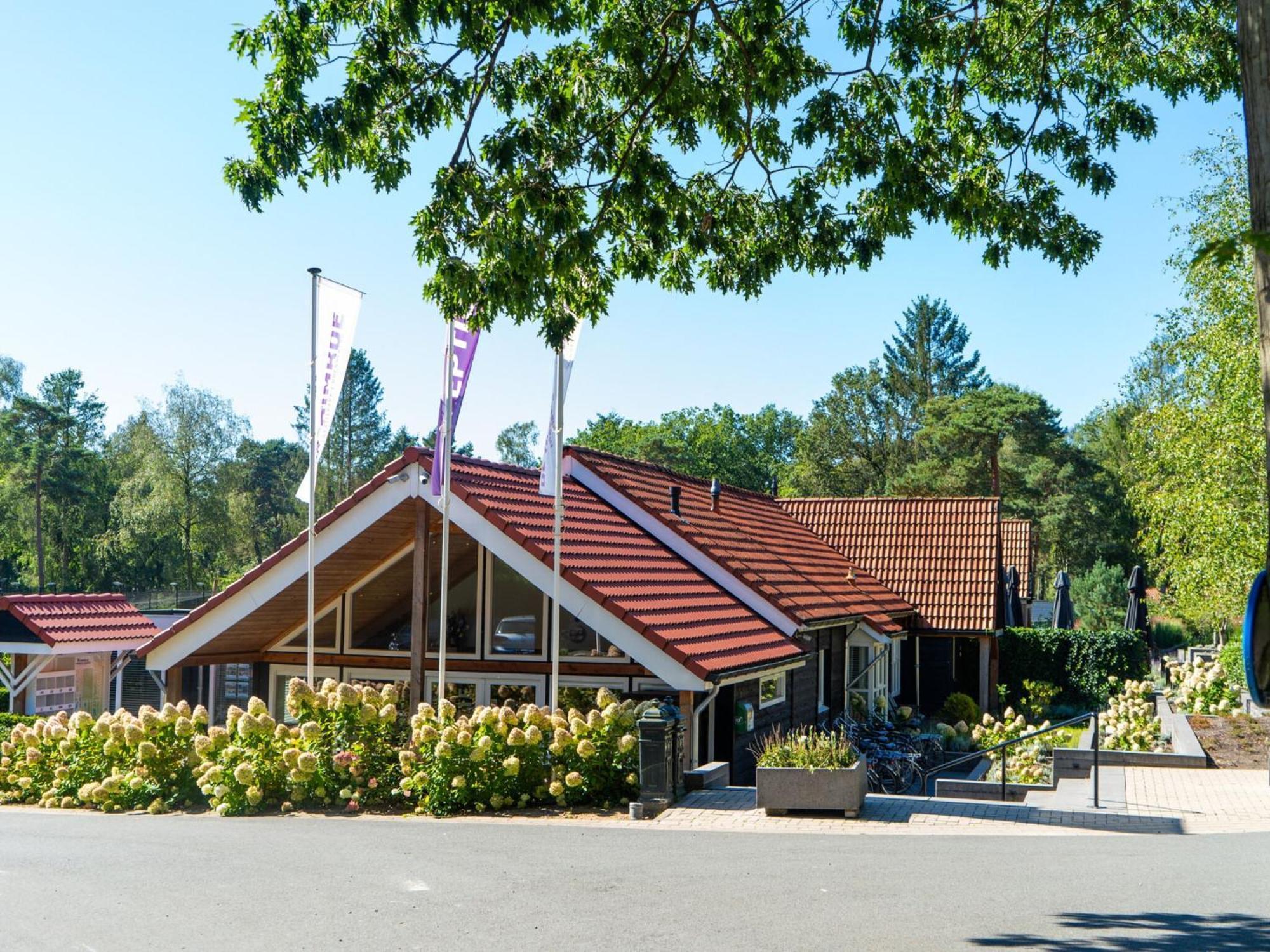 Comfortable Chalet With Combination Microwave Near The Veluwe โฮนเดอร์โล ภายนอก รูปภาพ